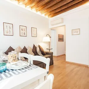  Apartment Casa Claudia Ai Frari Italy